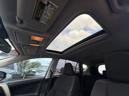 Used 2018 Toyota RAV4 XLE FWD image 11