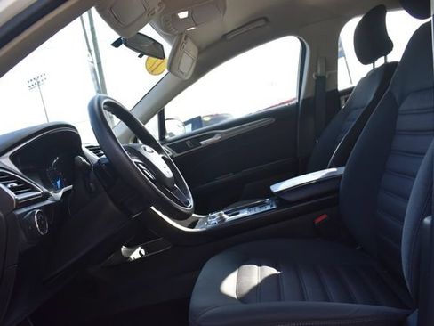 Used 2017 Ford Fusion SE FWD image 21