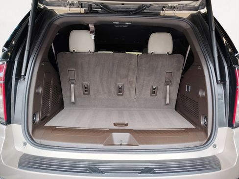 Used 2021 Chevrolet Tahoe LT image 16