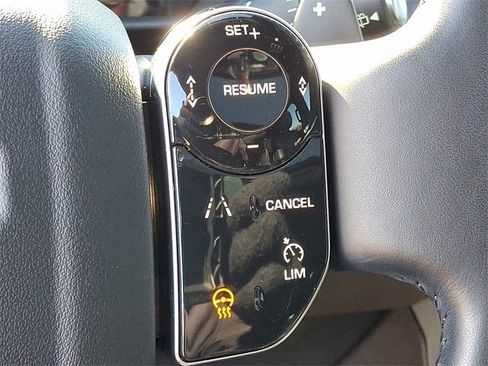 Used 2020 Land Rover Discovery HSE image 19