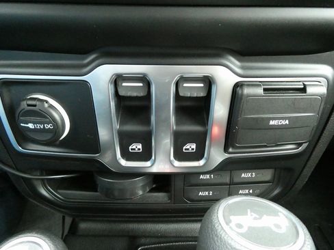 Used 2019 Jeep Wrangler Sport image 20