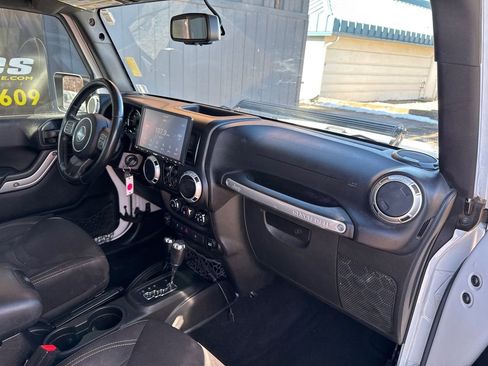 Used 2015 Jeep Wrangler Unlimited Sahara image 20