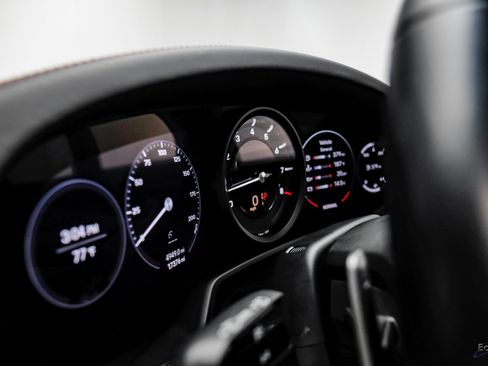 Used 2024 Porsche 911 Carrera w/ Premium Package image 29