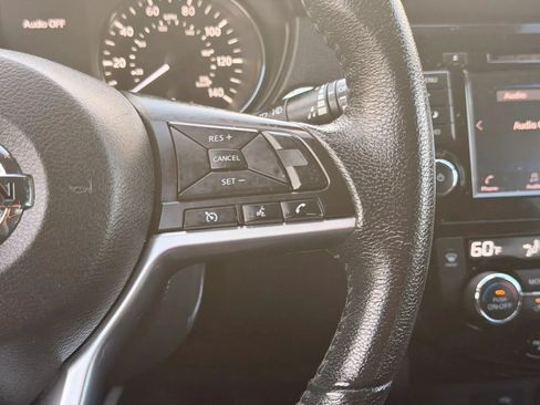 Used 2019 Nissan Rogue SV FWD image 39