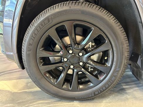 Used 2017 Jeep Grand Cherokee Altitude AWD/4WD image 22