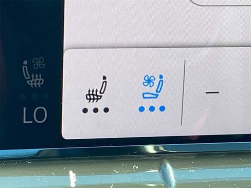 Used 2024 Volkswagen Atlas SE image 33