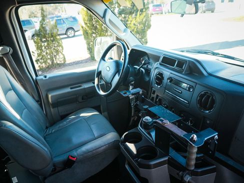 Used 2014 Ford E-250 and Econoline 250 Extended w/ Power Group image 26