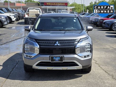 Used 2023 Mitsubishi Outlander SE image 2