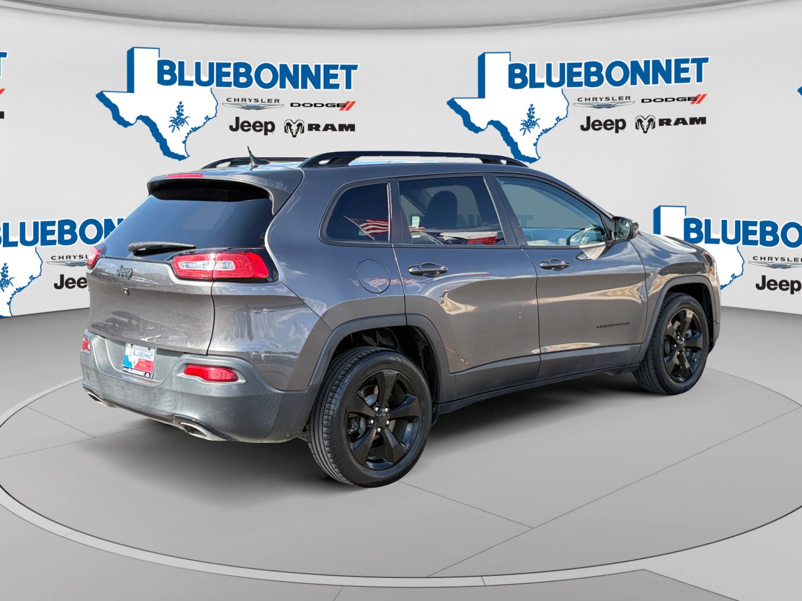 Used 2018 Jeep Cherokee Latitude w/ Altitude Package FWD image 5