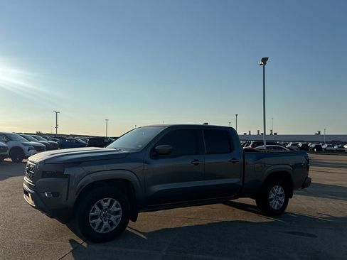 Certified 2022 Nissan Frontier SV w/ Technology Package AWD/4WD image 12