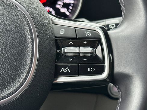 Certified 2024 Kia Carnival LX image 28