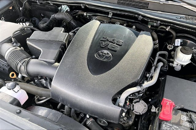 Used 2022 Toyota Tacoma SR AWD/4WD image 29