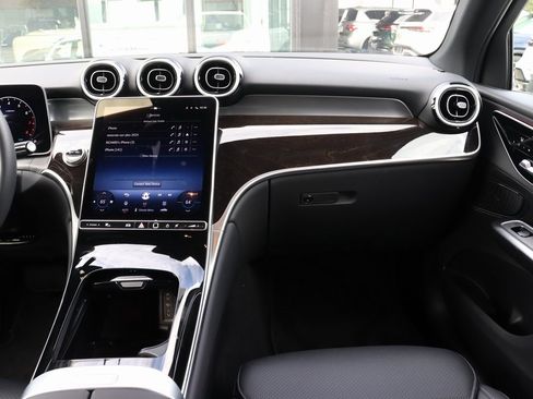 Used 2025 Mercedes-Benz GLC 300 GLC 300 image 24