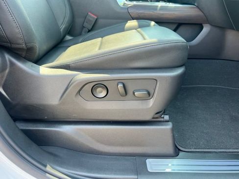 Used 2024 GMC Sierra 1500 SLT w/ SLT Premium Plus Package AWD/4WD image 14
