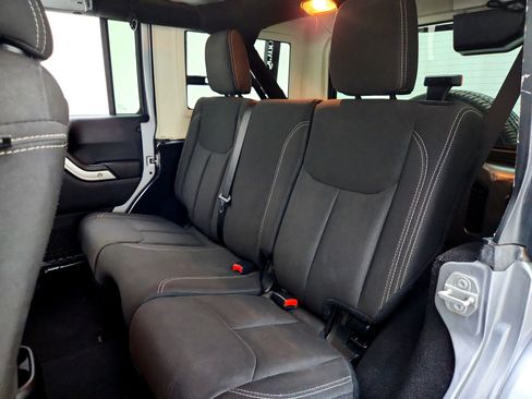 Used 2018 Jeep Wrangler Unlimited Sahara image 20