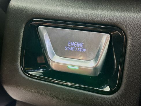 Used 2025 GMC Yukon Denali RWD image 21