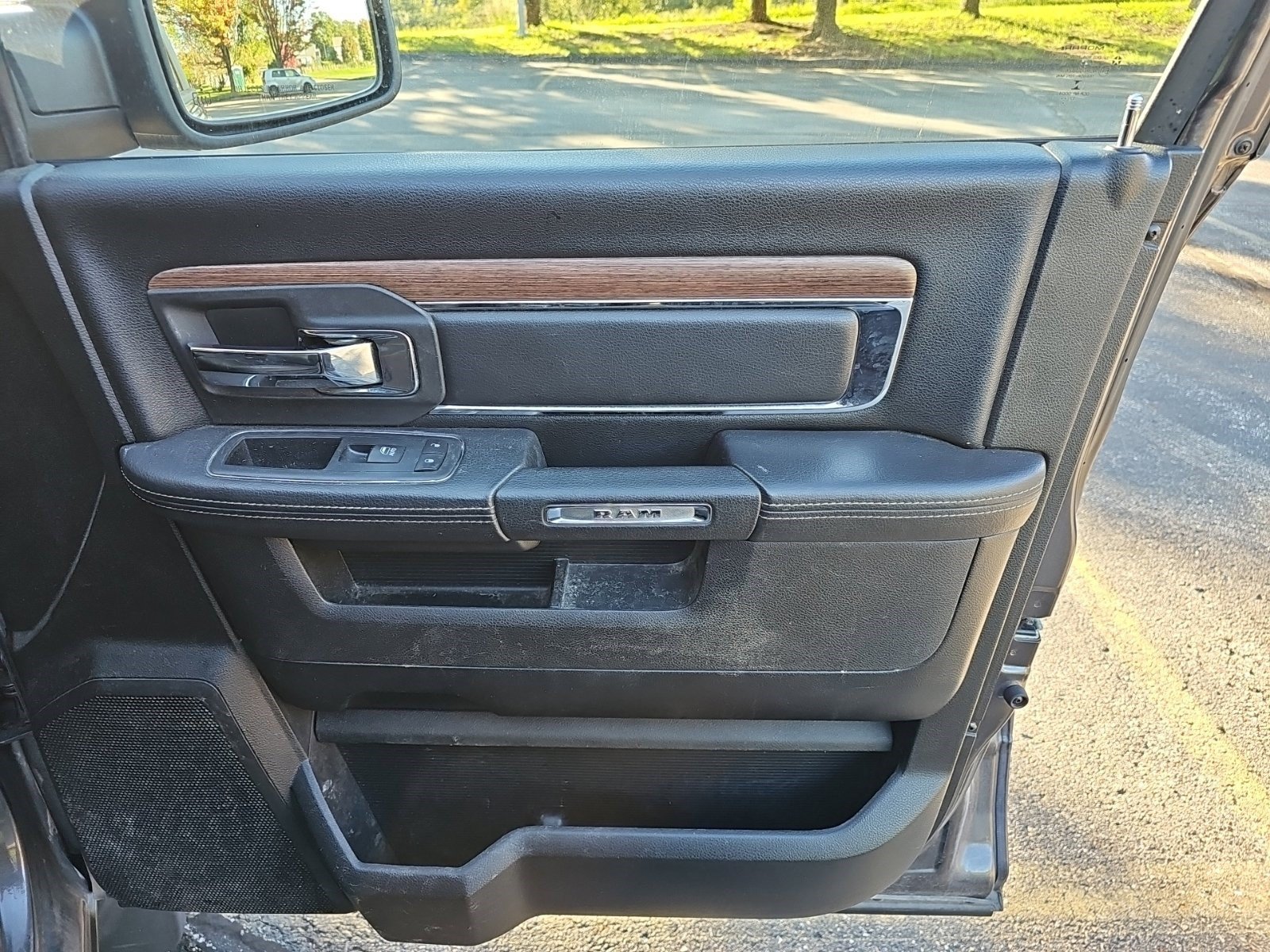 Used 2018 RAM 1500 Laramie w/ Convenience Group AWD/4WD image 15