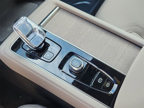 New 2026 Volvo XC90 B5 Core image 16