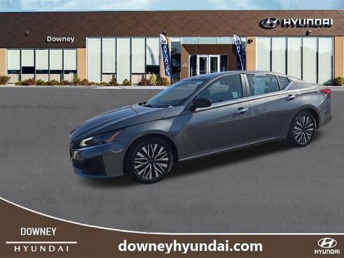 Used 2025 Nissan Altima 2.5 SV FWD image 1