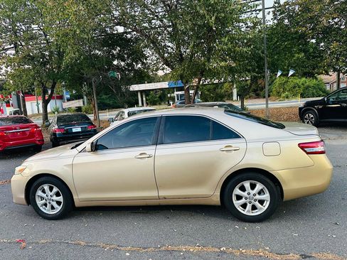 Used 2011 Toyota Camry LE w/ LE Extra-Value Pkg FWD image 3