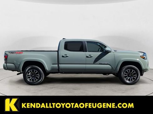 Used 2023 Toyota Tacoma TRD Sport w/ TRD Premium Sport Package AWD/4WD image 4