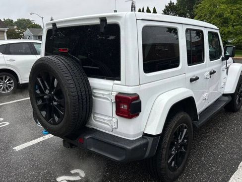 Used 2022 Jeep Wrangler Unlimited Sahara w/ Cold Weather Group AWD/4WD image 3