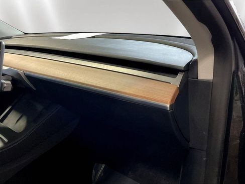 Used 2024 Tesla Model Y 2WD image 25