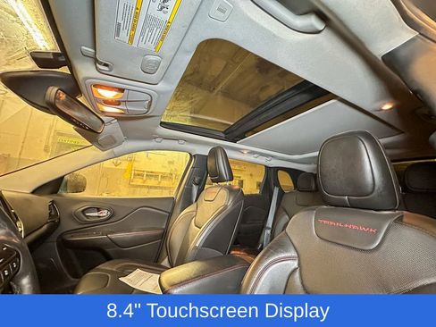 Used 2019 Jeep Cherokee Trailhawk AWD/4WD image 11