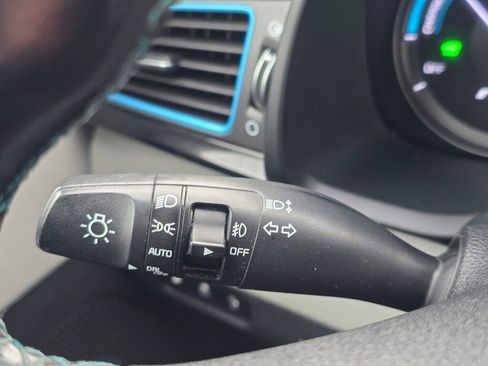 Used 2018 Kia Niro EX Premium image 23