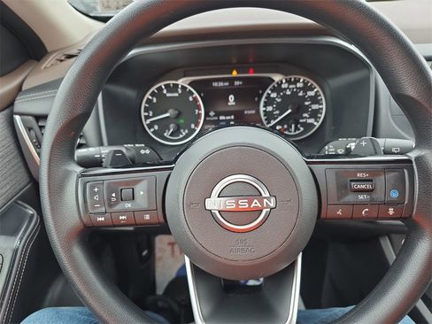 Used 2023 Nissan Rogue SV image 15