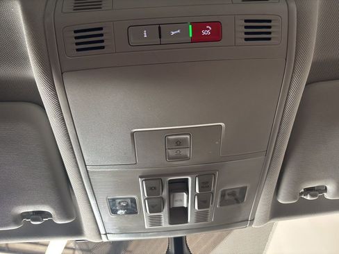 Used 2020 Volkswagen Tiguan SE image 26