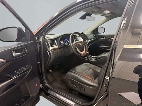Used 2019 Toyota Highlander Limited image 11