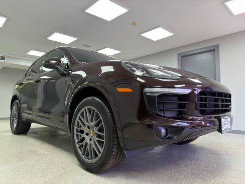 Used 2018 Porsche Cayenne Platinum Edition w/ Premium Package Plus image 4
