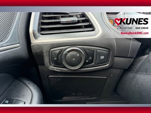 Used 2024 Ford Edge SEL image 9