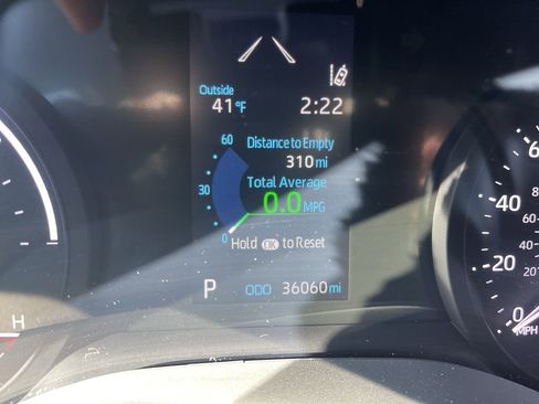 Used 2024 Toyota Sienna LE image 27