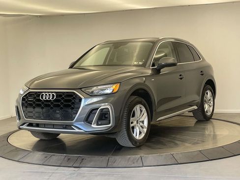 Used 2023 Audi Q5 2.0T Premium w/ Convenience Package image 1