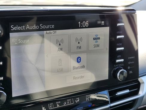 Used 2024 Toyota Sienna XLE w/ XLE Plus Package image 8