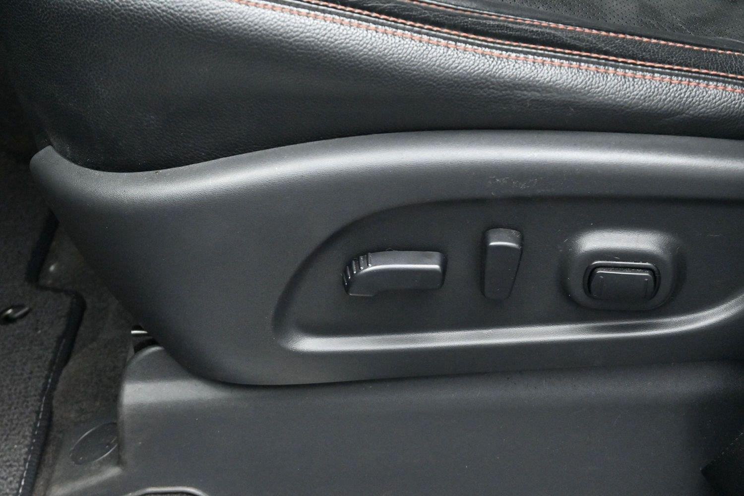 Used 2021 Nissan Titan PRO-4X w/ Pro-4x Convenience Package AWD/4WD image 14