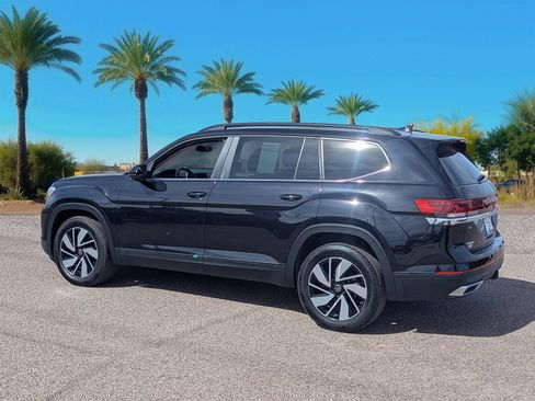 Used 2025 Volkswagen Atlas SE image 2