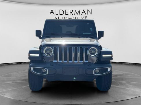 Used 2018 Jeep Wrangler Unlimited Sahara w/ Dual Top Group AWD/4WD image 8