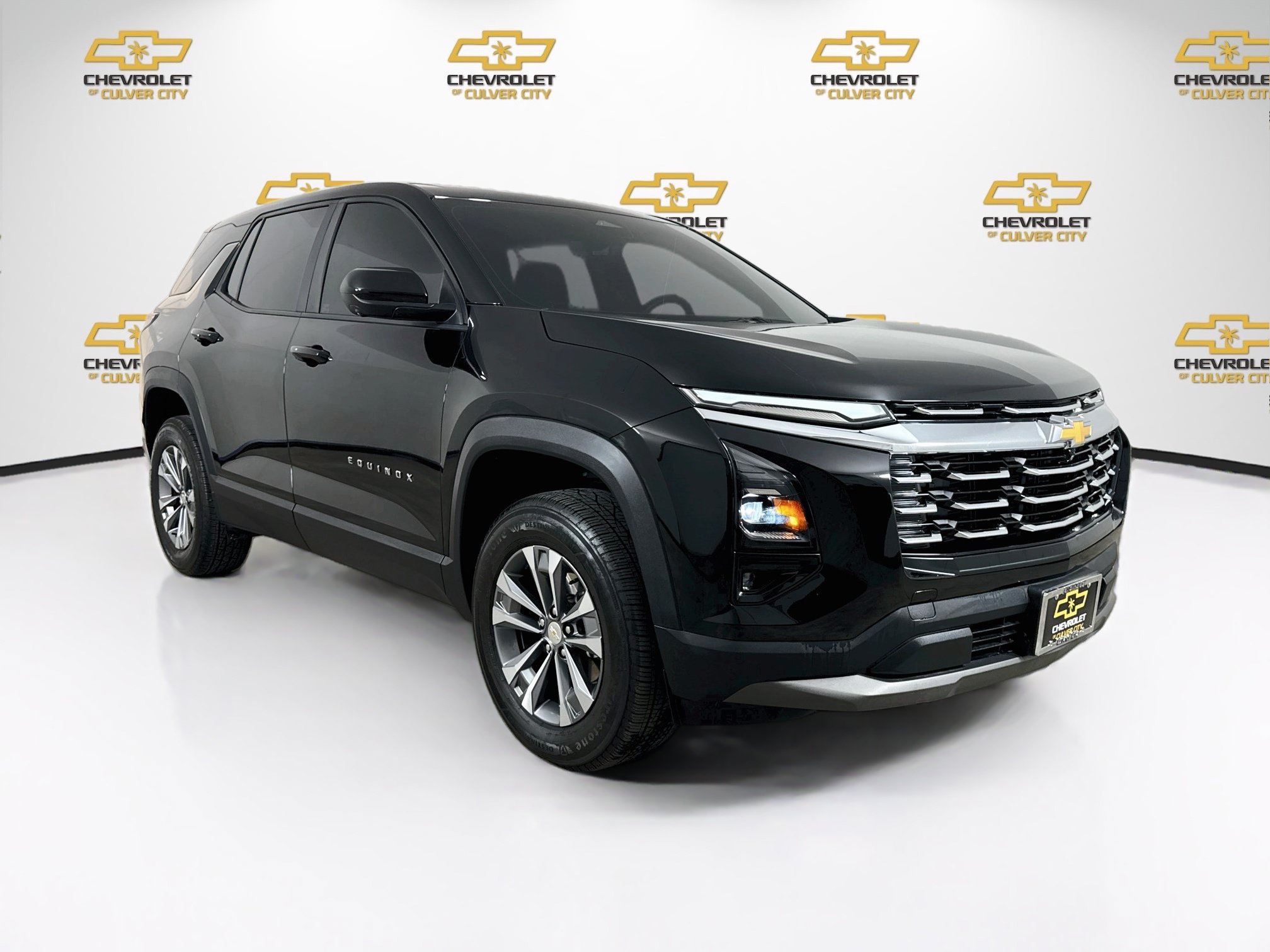 Used 2025 Chevrolet Equinox LT w/ Safety and Technology Package FWD image 1