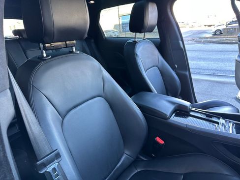 Used 2019 Jaguar F-PACE Premium image 25