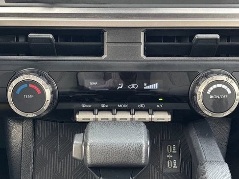 Used 2025 Toyota 4Runner SR5 AWD/4WD image 20