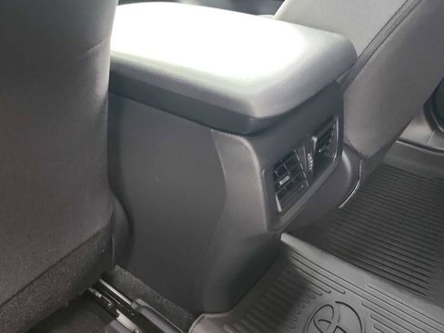 Used 2024 Toyota RAV4 SE image 22