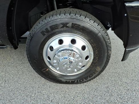 New 2025 RAM 3500 Limited image 10