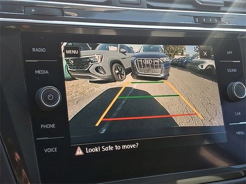 Used 2019 Volkswagen Tiguan SE w/ Panoramic Sunroof Package image 19