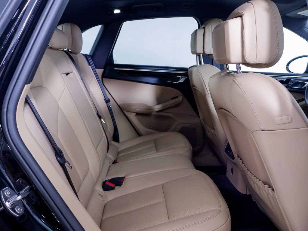 Certified 2026 Porsche Macan AWD/4WD image 8