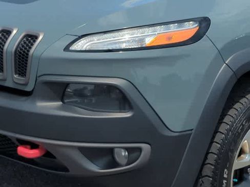 Used 2015 Jeep Cherokee Trailhawk w/ Leather Interior Group AWD/4WD image 11