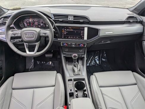 Used 2025 Audi Q3 2.0T Premium image 4
