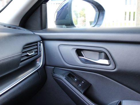 Used 2024 Nissan Rogue SV FWD image 19